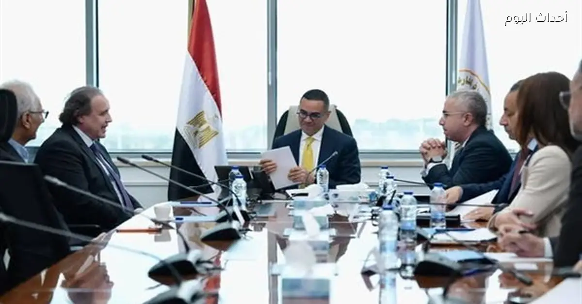 «فرص استثمارية جديدة» وزير الاستثمار يبحث توسيع Brandix السيريلانكية في قطاع المنسوجات المصري