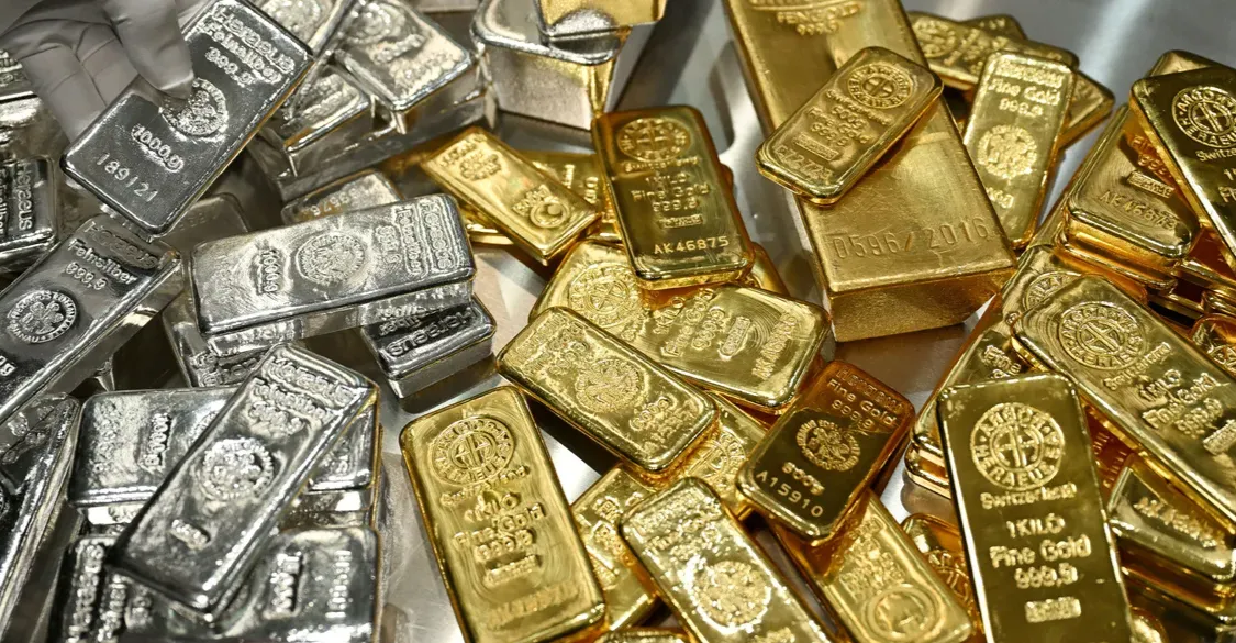 الذهب يقفز فوق 4800 دولار للأونصة مع احتدام التوترات بين واشنطن وبروكسل