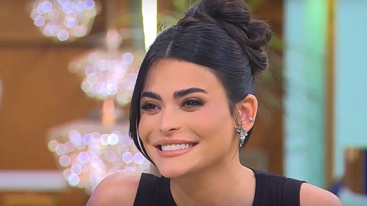 «حضور ساحر وجرأة لافتة».. أسماء جلال تتألق بجمالها في حفل توزيع جوائز Joy Awards 2026