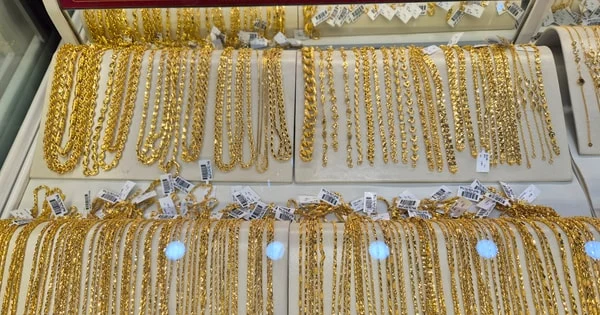 أسعار الذهب العالمية تسجل ارتفاعًا جديدًا وتصل إلى 4957 دولارًا للأونصة