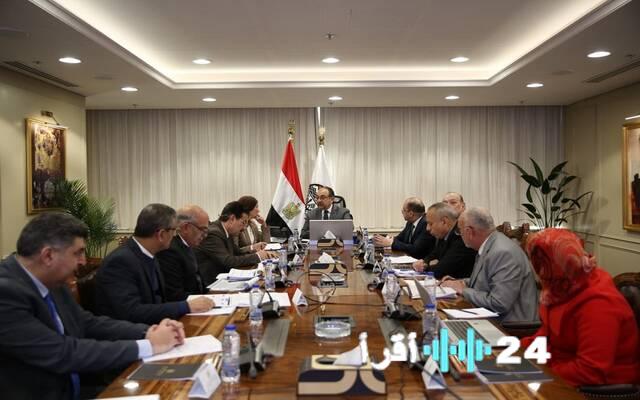 وزير قطاع الأعمال يوجه بتسريع مشروعات المقاولات ضمن “حياة كريمة”