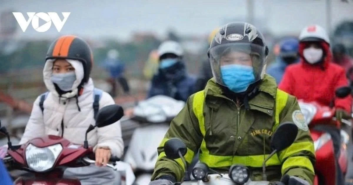 شمال فيتنام يتعرض لطقس شديد البرودة مع هطول رذاذ وضباب كثيف