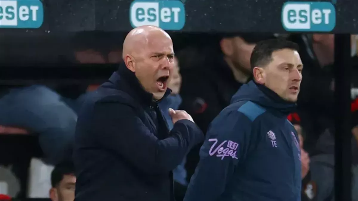 سلوت يحمّل ضغط المباريات مسؤولية هزيمة ليفربول من بورنموث