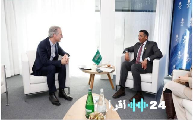 الخريّف يدفع حوار دافوس نحو التصنيع المتقدم ومرونة الإمداد مع عمالقة الشركات الدولية