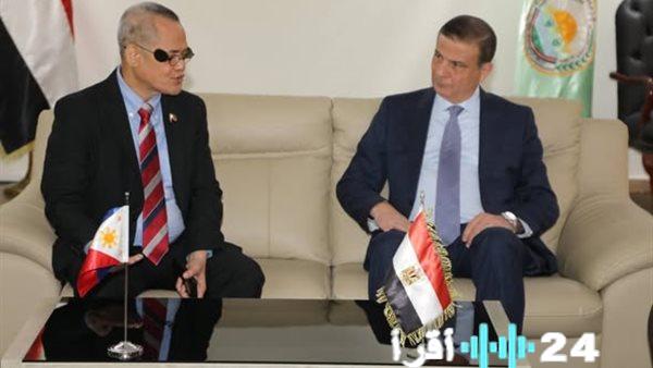 وزير الزراعة يناقش مع وفد فلبيني رفيع سبل فتح أسواق آسيا للمنتجات المصرية