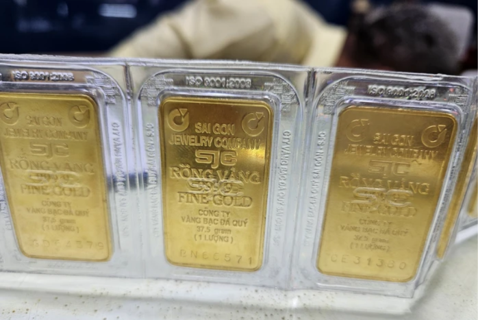 أسعار سبائك الذهب تقفز إلى 177 مليون دونغ فيتنامي للأونصة