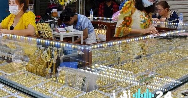 الذهب يقفز 300 دولار للأونصة مسجلاً أعلى مستوى تاريخي جديد