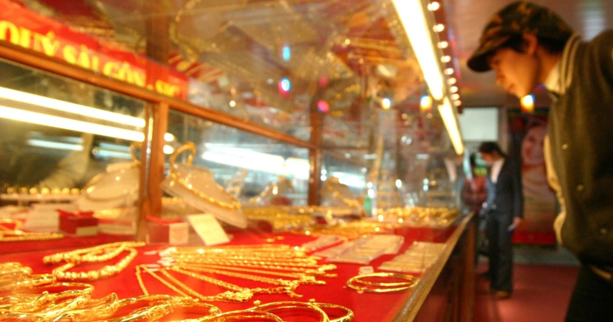 انخفاض أسعار سبائك الذهب وخواتم SJC إلى 180 مليون دونغ فيتنامي بتراجع حوالي 10 ملايين دونغ