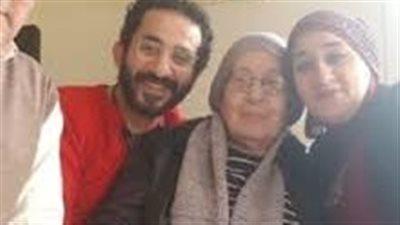 نداء مؤثر من شقيقة أحمد حلمي لوالدتها بعد وعكة صحية خطيرة يكشف عمق التضحية والحب