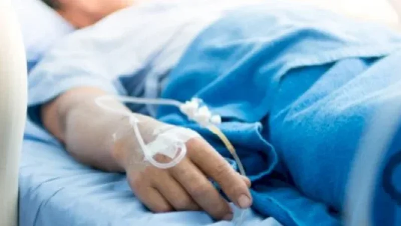 قاصب مصطفى يؤكد سعيه لإيجاد حلول لمشكلات المرضى الليبيين في تونس