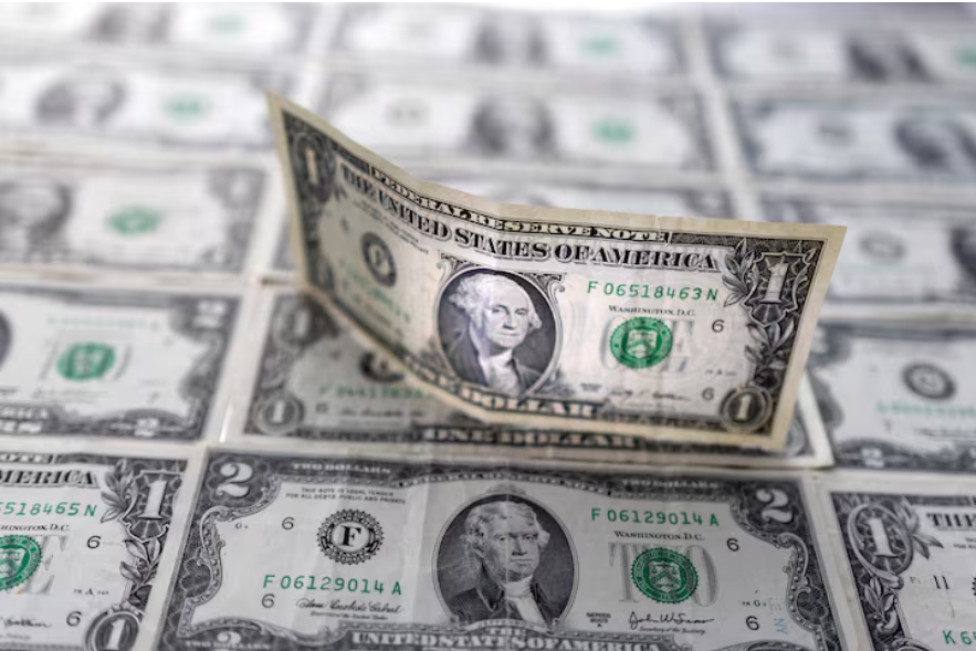 «تحديات الدولار الأمريكي تتزايد رغم التصريحات الداعمة في ظل تقلبات السياسة والاقتصاد»