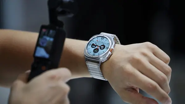 «أمل جديد يضيء الأفق» سامسونغ تطور تقنية رائدة للكشف عن الخرف قبل ظهور الأعراض