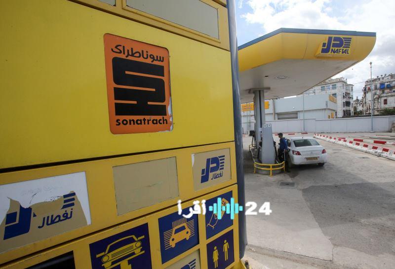 اعد صياغة العنوان بالكامل بشكل صحفي احترافي ككاتب بشري ،  وقم بوضع كابشن جذابة في علامتين تنصيص في بداية العنوان «.» ، اجعل العنوان مناسبًا لاقتراحات لا تضع علامة : في العنوان،   لا تقم بكتابة اقترحات او الرد الالي علي الامر  او  وضع نقطة في نهاية العنوان او ملاحظات  فقط نفذ المطلوبزيادات مفاجئة في أسعار الوقود في الجزائر تثير جدلا