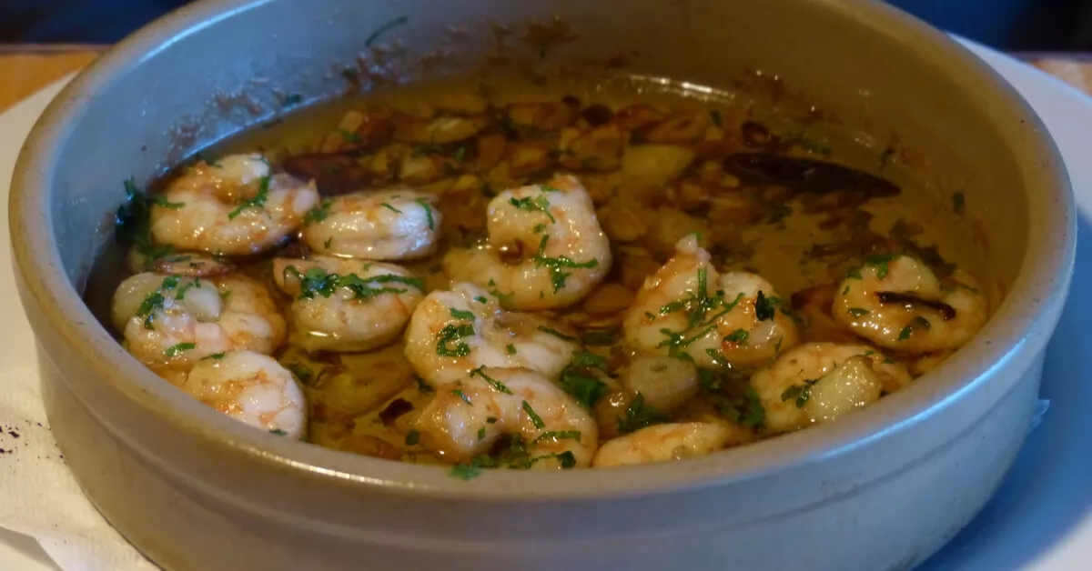 «سر المذاق الذي لا يُقاوم» انغمس في عالم النكهات البحرية: دليلكم الشامل لإتقان شوربة الجمبري الفاخرة