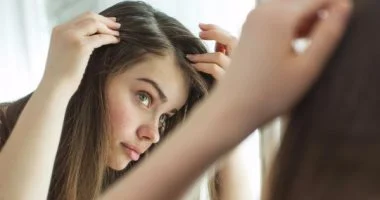 دليل الخبراء للعناية بفروة الرأس تخلص من الدهون والقشرة بحلول طبيعية فعالة