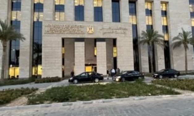 وزارة التعليم تحث طلاب الثانوية العامة على التسجيل الفوري لاستمارة التقدم للامتحانات وتعلن 5 فبراير موعداً نهائياً لتقديم البيانات مع تأكيد ضرورة ملء الاستمارات لدخول الاختبارات وسط تسجيل 250 ألف طالب عبر الإنترنت