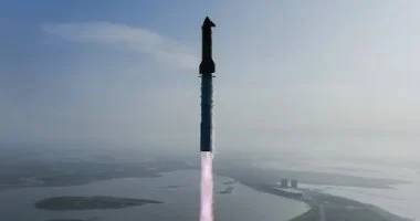 سبيس إكس تكشف عن الجيل الثالث من صاروخها لمهمة المريخ الروبوتية في 2026