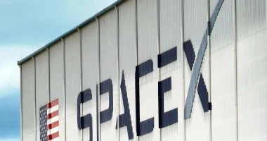 سبيس إكس تطلق قمر مراقبة إيطاليًا في أول مهمة فضائية 2026
