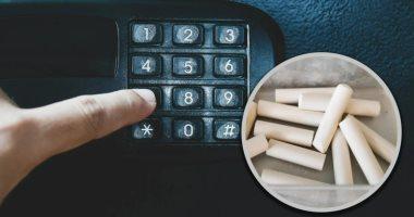 طلاب صينيون يكسرون قفل خزائن الهواتف بحيلة غبار الطباشير