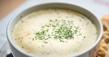 حضّر شوربة البصل والجزر بالكريمة طبق الشتاء الدافئ الشهي