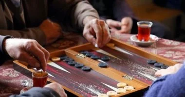 الثقة بالنفس أولها 4 صفات ذهبية يكتسبها عشاق الطاولة والدومينو