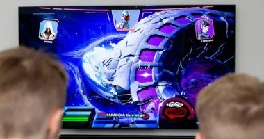 والد يشجع ابنه على ترك مقاعد الدراسة من أجل الاحتراف في ألعاب الفيديو