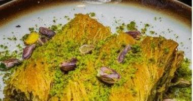 اكتشف وصفة الجلاش الذهبي بالمكسرات والعسل خطوة بخطوة