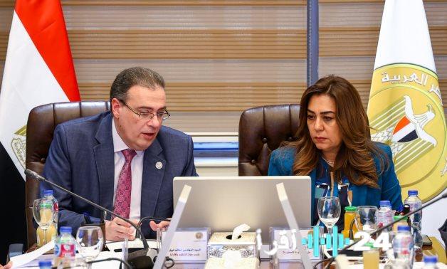 وزيرة التنمية المحلية تؤكد أهمية تحديث الهياكل التنظيمية خلال لقائها مع رئيس المركزى للتنظيم والإدارة