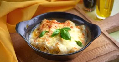 بشاميل الدجاج بخلطة الجبن طبق شهي يجمع المذاق الأصيل