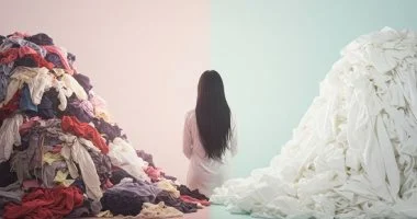 تفسير حلم الملابس يكشف فرصة مهنية كبرى ودعوة للتحرر من قيود الماضي