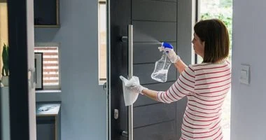 خدع بسيطة بخمس دقائق تجذب الحظ والثروة أبرزها تنظيف عتبة منزلك