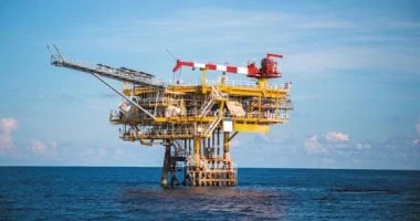 «انفراجة جيوسياسية» أسعار النفط ترسو على بر الاستقرار مع تبدد مخاوف الضربة الأمريكية المحتملة لإيران