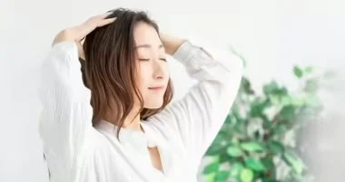 وداعًا لقشرة الشعر 7 زيوت طبيعية الحل وزيت شجرة الشاي سر الفعالية