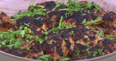 صينية الدجاج بالسماق الشهية في الفرن وجبة عائلية لا تُنسى