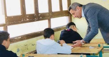 محافظ السويس يتفقد سير امتحانات نصف العام للشهادة الإعدادية في مدارس المحافظة