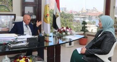 نقيب المعلمين يؤكد في حوار لليوم السابع ضرورة تنفيذ توجيه الرئيس بتعيين 30 ألف معلم سنويا ويصف التعاقد بالحصة بأنه مسكن مؤقت لعجز الكوادر التعليمية