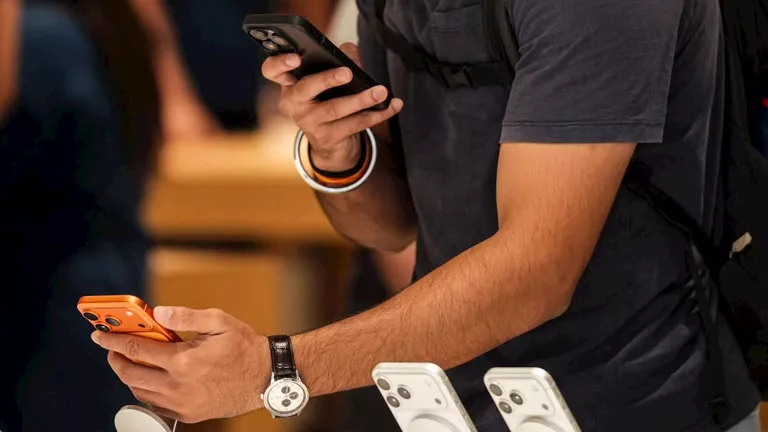 تحرك برلماني عاجل لمواجهة قرار الحكومة بإلغاء إعفاء الهواتف المحمولة الشخصيةقرار إلغاء إعفاء الهواتف المحمولة يشعل فتيل المواجهة بين الحكومة والبرلمانرد فعل برلماني غاضب بعد قرار الحكومة بإلغاء إعفاء الهواتف المحمولة الشخصيةالبرلمان ينتفض ضد توجه الحكومة لإلغاء إعفاء الهواتف المحمولة الشخصيةتصعيد برلماني جديد رداً على قرار الحكومة بإلغاء إعفاء الهواتف المحمولة الشخصية