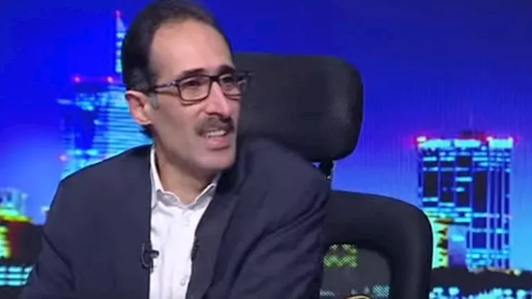 مجدي الجلاد يهاجم قرار الجمارك على الهواتف وتداعياته المدمرة على السياحة والمصريين