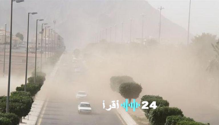 الأرصاد الجوية تحذر من تساقط الأمطار والرياح القوية وتوقعات بغيوم متقلبة في عدد من مناطق المملكة