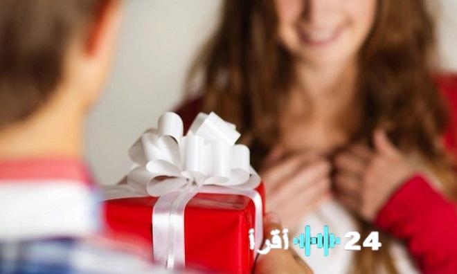 «اكتشف سحر الهدية التي تلامس الروح» فك شفرة الأبراج: دليلك الشامل لاختيار هدايا عيد الميلاد المثالية التي تبهر كل شخص حسب برجه