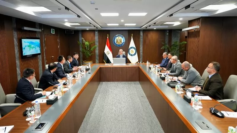 «آفاق جديدة للتعاون» وزير البترول يتناول فرص الاستثمار في التعدين مع شركة “شينج فا” الصينية