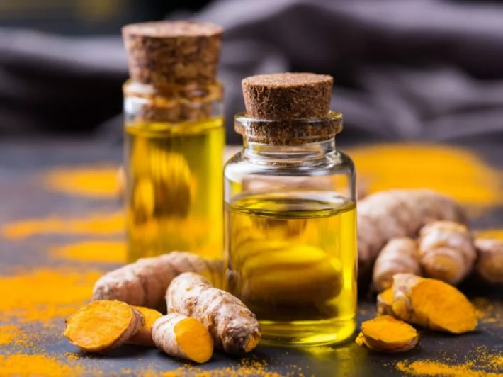 «وجهتك لجمال متألق وصحة نابضة.» زيت الكركم: سر الجمال المتكامل من الطبيعة لبشرة مشرقة وصحة دائمة