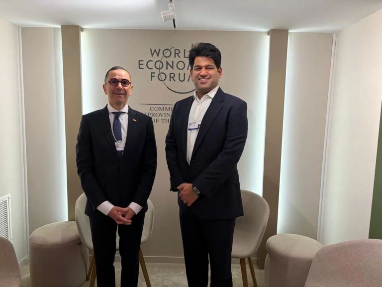 وزير الاستثمار يدفع نحو بناء أضخم مجمع إفريقي لتصنيع الدراجات النارية بشراكة هندية