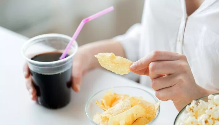 «صحة كبدك تبدأ من طبقك… فماذا تخفي مائدتك؟» المخاطر الخفية في طعامنا اليومي: أطعمة ومشروبات شائعة تدمر الكبد بصمت وتستدعي الحذر الفوري