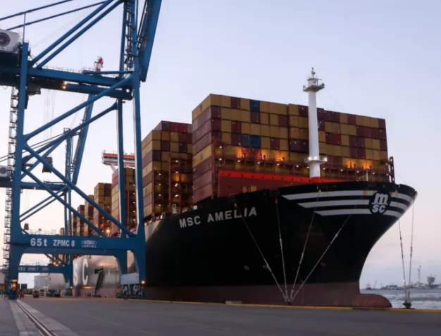 «انطلاق صادرات ميناء دمياط: 37 ألف طن من الحديد والجبس واليوريا تبحر إلى الأسواق العالمية»