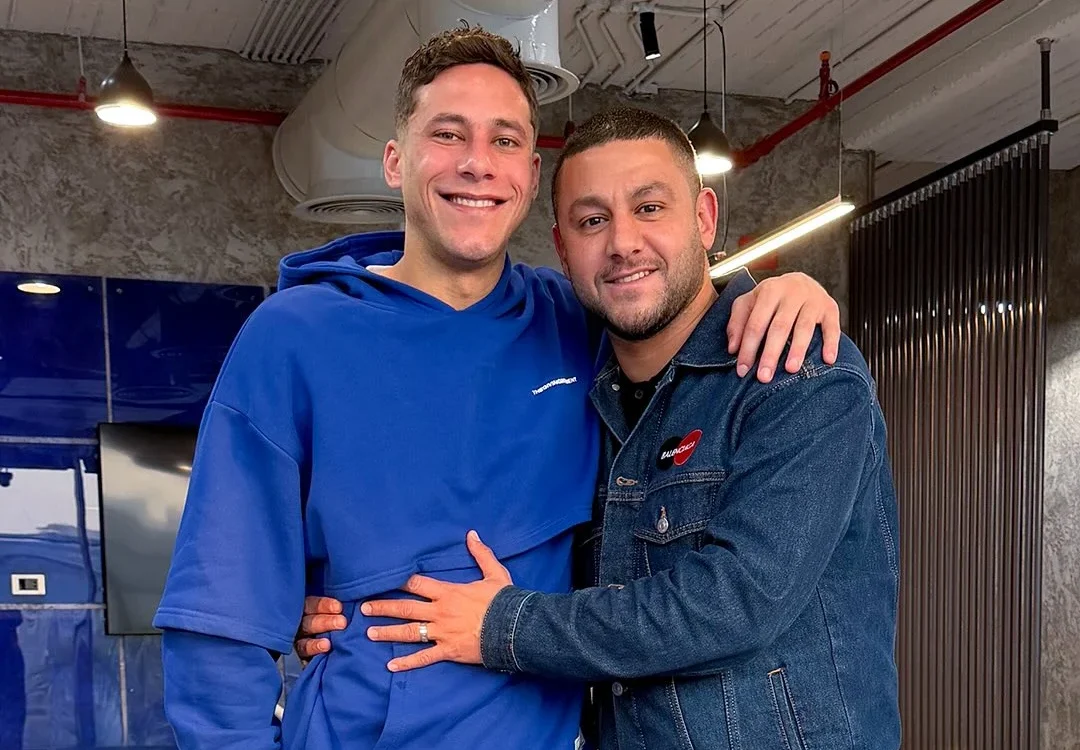 «عودة النجم» رمضان صبحي يكسر الصمت بلقاء مؤثر مع صديق الطفولة بعد فترة الابتعاد