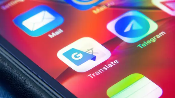 «وداعًا للحواجز: غوغل ترتقي بالترجمة لآفاق ذكية جديدة!» غوغل تبدأ اختبارات مكثفة: ميزة ذكاء اصطناعي جديدة تعد بثورة في عالم الترجمة