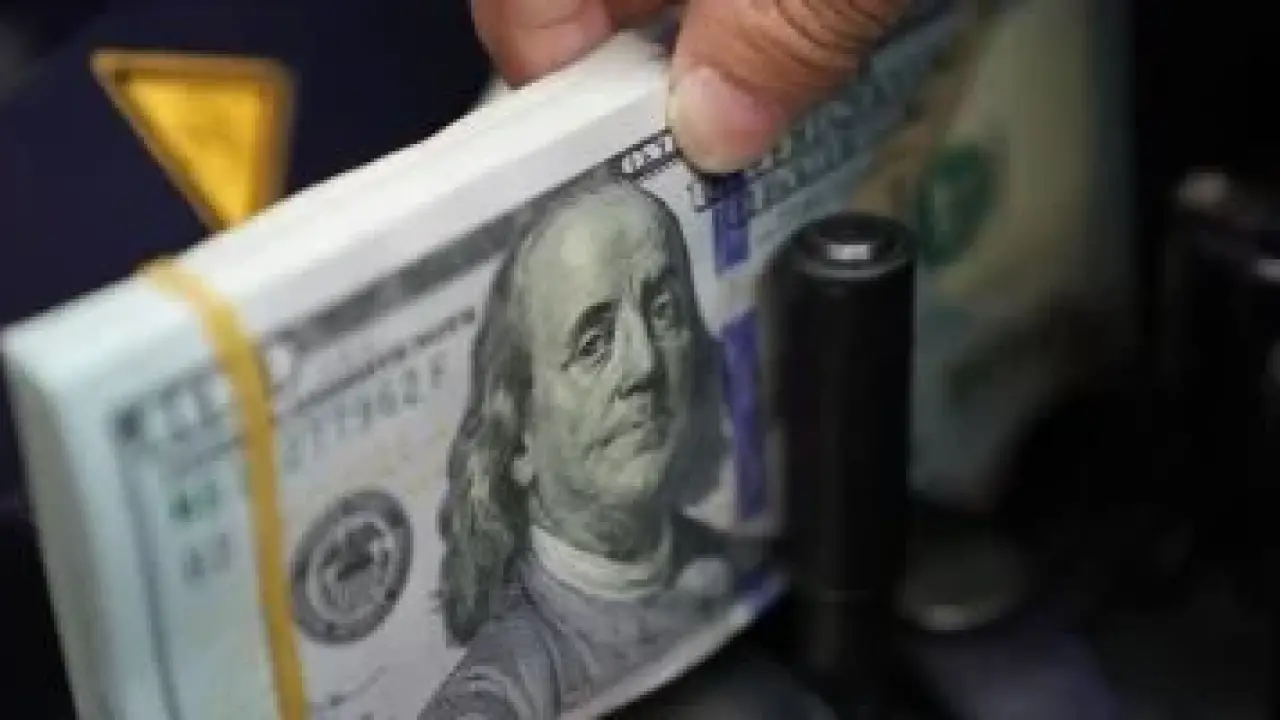 صدمة مدوية تضرب الأسواق ارتفاع قياسي للدولار مطلع 2026

قفزة دولار مفاجئة تفاجئ الأسواق وتغير حسابات 2026

الدولار يكسر التوقعات بارتفاع صادم مع بداية 2026 ماذا يعني للأسواق

صعود جنوني للدولار يهز الأسواق العالمية بداية 2026

المفاجأة الكبرى الدولار يباغت الأسواق بقفزة غير متوقعة في 2026