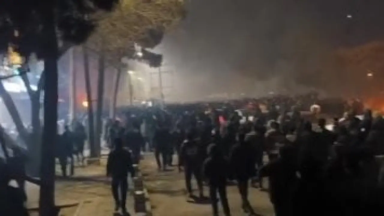 «مواجهات دامية» مقتل شخصين وإصابة 270 شرطياً في اشتباكات عنيفة باحتجاجات إيران الأخيرة