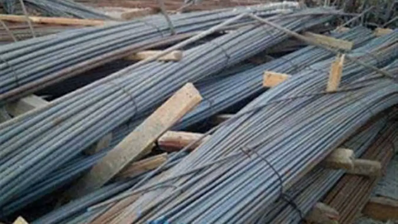 ارتفاع غير متوقع في أسعار الحديد والأسمنت يعيد حسابات المقاولين في سوق البناء